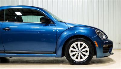 2018 Volkswagen Beetle-Classic 2.0T S - Photo 10 - Sylvania, OH 43560