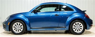 2018 Volkswagen Beetle-Classic 2.0T S - Photo 2 - Sylvania, OH 43560