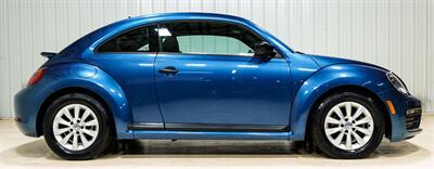 2018 Volkswagen Beetle-Classic 2.0T S - Photo 8 - Sylvania, OH 43560