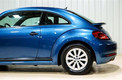 2018 Volkswagen Beetle-Classic 2.0T S - Photo 4 - Sylvania, OH 43560