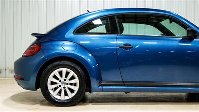 2018 Volkswagen Beetle-Classic 2.0T S - Photo 9 - Sylvania, OH 43560