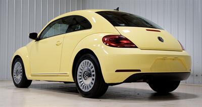 2015 Volkswagen Beetle-Classic 1.8T PZEV - Photo 5 - Sylvania, OH 43560