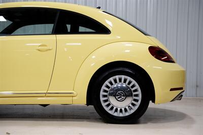 2015 Volkswagen Beetle-Classic 1.8T PZEV - Photo 4 - Sylvania, OH 43560