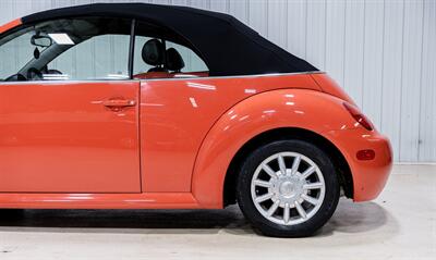 2004 Volkswagen New Beetle Convertible GLS   - Photo 4 - Sylvania, OH 43560