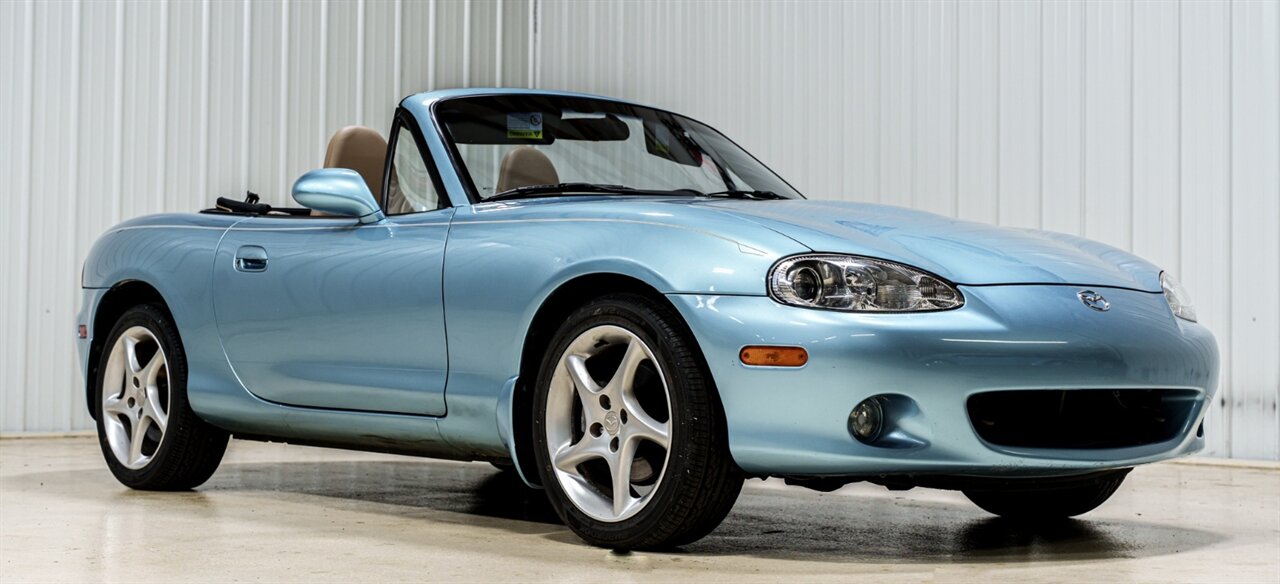 2002 Mazda MX-5 Miata   - Photo 1 - Sylvania, OH 43560