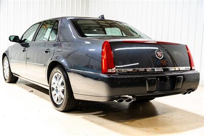 2010 Cadillac DTS Premium Collection   - Photo 6 - Sylvania, OH 43560