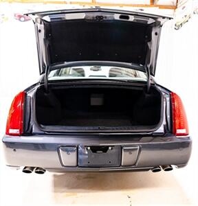 2010 Cadillac DTS Premium Collection   - Photo 21 - Sylvania, OH 43560