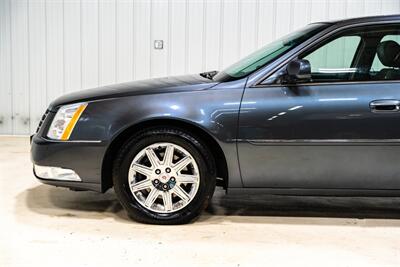 2010 Cadillac DTS Premium Collection   - Photo 5 - Sylvania, OH 43560