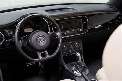 2013 Volkswagen Beetle Convertible 2.5L PZEV  50's Edition - Photo 20 - Sylvania, OH 43560