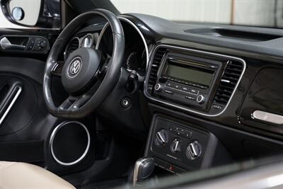 2013 Volkswagen Beetle Convertible 2.5L PZEV  50's Edition - Photo 25 - Sylvania, OH 43560