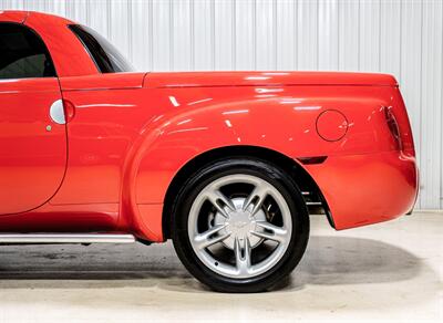 2004 Chevrolet SSR LS   - Photo 4 - Sylvania, OH 43560