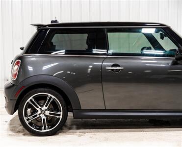 2012 MINI Cooper Hardtop S   - Photo 10 - Sylvania, OH 43560