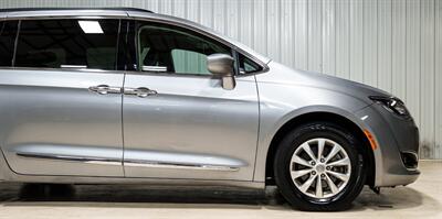 2017 Chrysler Pacifica Touring Plus - Photo 9 - Sylvania, OH 43560