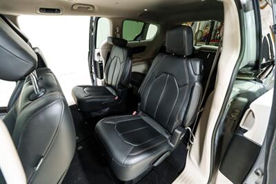2017 Chrysler Pacifica Touring Plus - Photo 12 - Sylvania, OH 43560