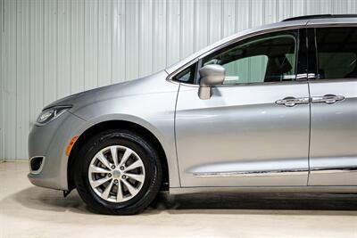 2017 Chrysler Pacifica Touring Plus - Photo 3 - Sylvania, OH 43560