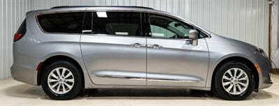 2017 Chrysler Pacifica Touring Plus - Photo 7 - Sylvania, OH 43560