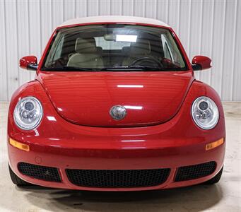 2008 Volkswagen New Beetle Convertible SE - Photo 23 - Sylvania, OH 43560