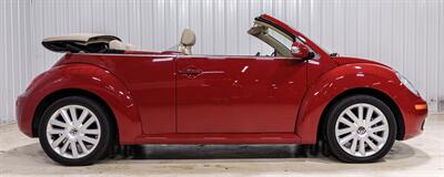 2008 Volkswagen New Beetle Convertible SE - Photo 13 - Sylvania, OH 43560