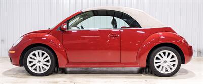 2008 Volkswagen New Beetle Convertible SE - Photo 2 - Sylvania, OH 43560