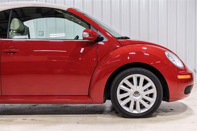 2008 Volkswagen New Beetle Convertible SE - Photo 21 - Sylvania, OH 43560