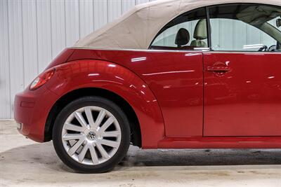 2008 Volkswagen New Beetle Convertible SE - Photo 20 - Sylvania, OH 43560