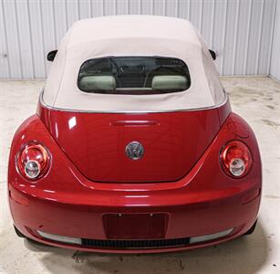 2008 Volkswagen New Beetle Convertible SE - Photo 6 - Sylvania, OH 43560