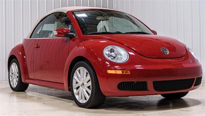 2008 Volkswagen New Beetle Convertible SE - Photo 22 - Sylvania, OH 43560