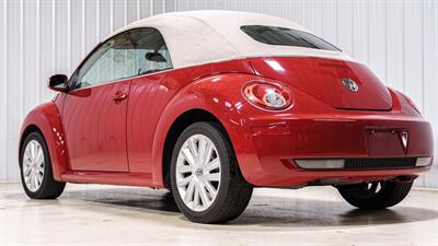 2008 Volkswagen New Beetle Convertible SE - Photo 5 - Sylvania, OH 43560