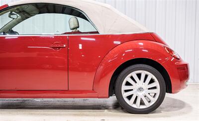 2008 Volkswagen New Beetle Convertible SE - Photo 4 - Sylvania, OH 43560