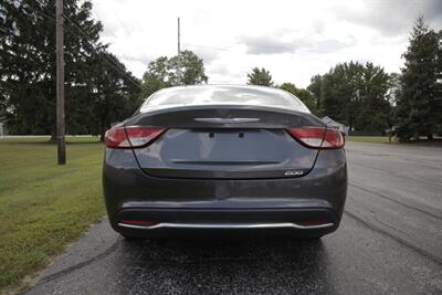 2016 Chrysler 200 LX   - Photo 4 - Sylvania, OH 43560