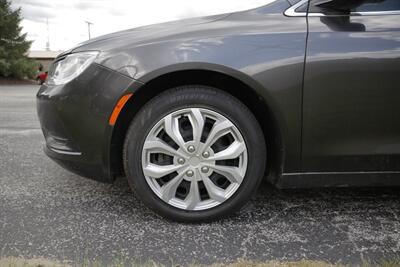 2016 Chrysler 200 LX   - Photo 15 - Sylvania, OH 43560