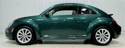 2017 Volkswagen Beetle-Classic 1.8T SE - Photo 2 - Sylvania, OH 43560