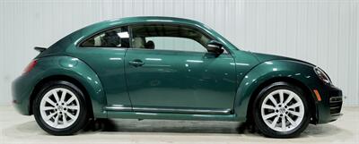 2017 Volkswagen Beetle-Classic 1.8T SE - Photo 9 - Sylvania, OH 43560