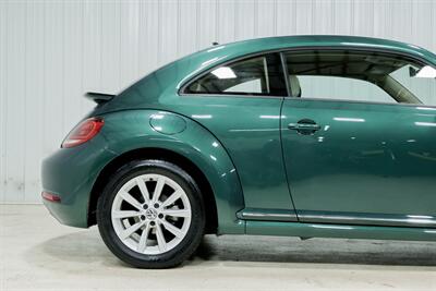 2017 Volkswagen Beetle-Classic 1.8T SE - Photo 10 - Sylvania, OH 43560