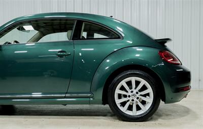 2017 Volkswagen Beetle-Classic 1.8T SE - Photo 4 - Sylvania, OH 43560