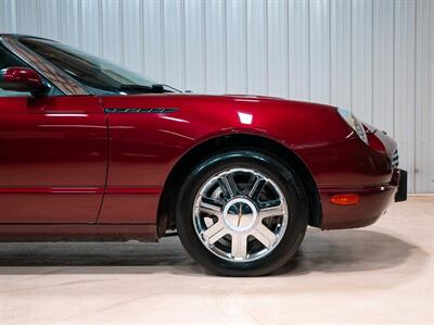 2004 Ford Thunderbird Deluxe   - Photo 10 - Sylvania, OH 43560