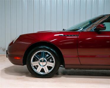 2004 Ford Thunderbird Deluxe   - Photo 4 - Sylvania, OH 43560