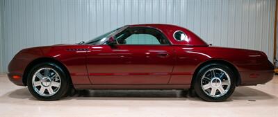 2004 Ford Thunderbird Deluxe   - Photo 2 - Sylvania, OH 43560
