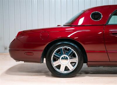2004 Ford Thunderbird Deluxe   - Photo 11 - Sylvania, OH 43560