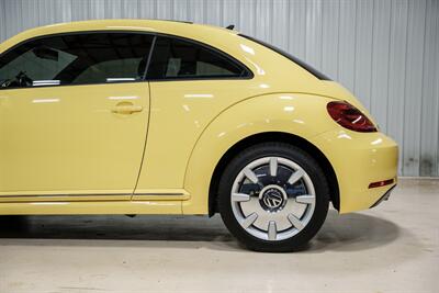 2013 Volkswagen Beetle-Classic 2.5L - Photo 4 - Sylvania, OH 43560