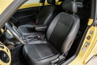 2013 Volkswagen Beetle-Classic 2.5L - Photo 10 - Sylvania, OH 43560