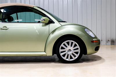 2008 Volkswagen New Beetle Convertible SE   - Photo 10 - Sylvania, OH 43560