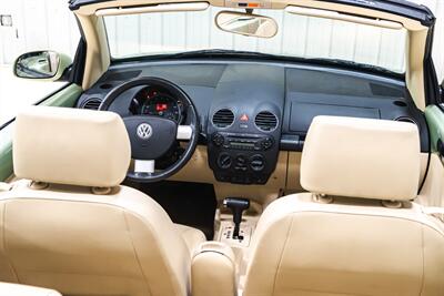 2008 Volkswagen New Beetle Convertible SE   - Photo 19 - Sylvania, OH 43560