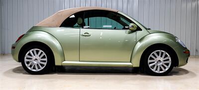 2008 Volkswagen New Beetle Convertible SE   - Photo 9 - Sylvania, OH 43560
