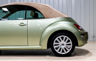 2008 Volkswagen New Beetle Convertible SE   - Photo 4 - Sylvania, OH 43560