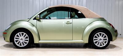 2008 Volkswagen New Beetle Convertible SE   - Photo 2 - Sylvania, OH 43560
