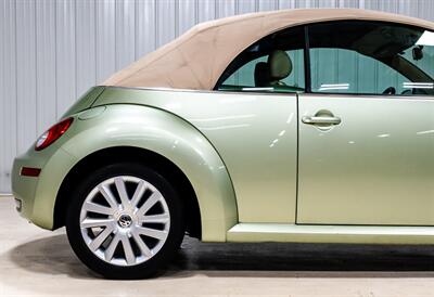 2008 Volkswagen New Beetle Convertible SE   - Photo 11 - Sylvania, OH 43560
