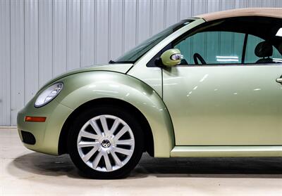 2008 Volkswagen New Beetle Convertible SE   - Photo 3 - Sylvania, OH 43560