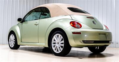 2008 Volkswagen New Beetle Convertible SE   - Photo 5 - Sylvania, OH 43560