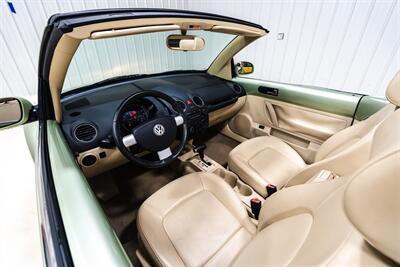 2008 Volkswagen New Beetle Convertible SE   - Photo 17 - Sylvania, OH 43560